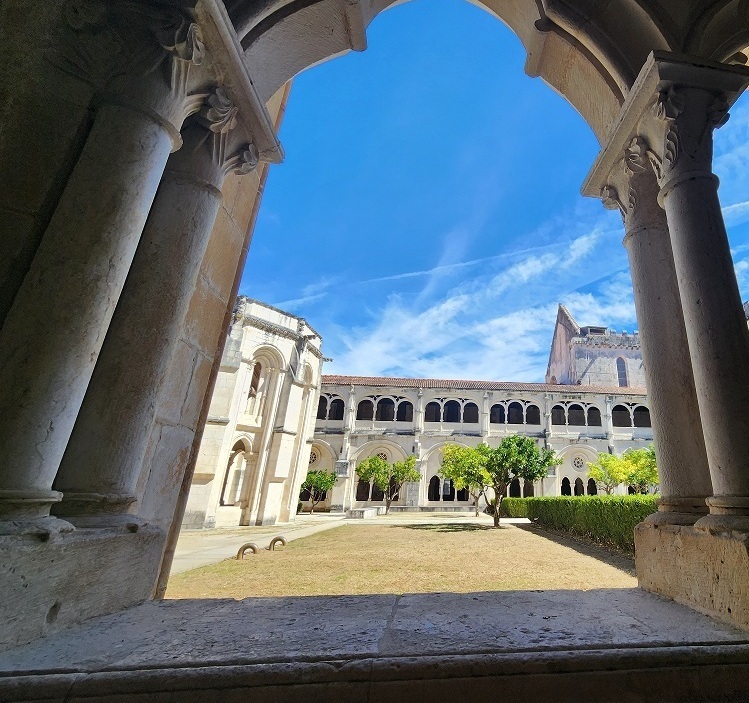 Назаре: кульминация 3-го дня Гранд-тура по Португалии. Гид в Назаре Игорь Зорин — смотровая площадка Ситиу и гигантские волны в рамках 4-дневного тура.