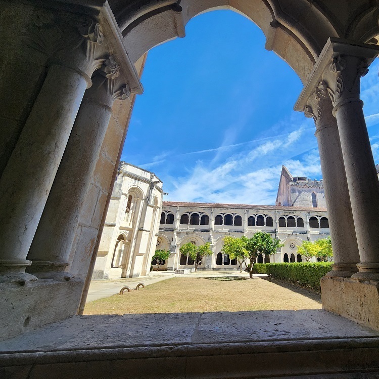 Гид в Назаре Игорь Зорин — смотровая площадка Ситиу и гигантские волны в рамках 4-дневного тура.