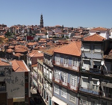 Вид на исторический центр Порту с лицензированным гидом Панорама Порту и башня Клеригуш в многодневном туре Игоря Зорина