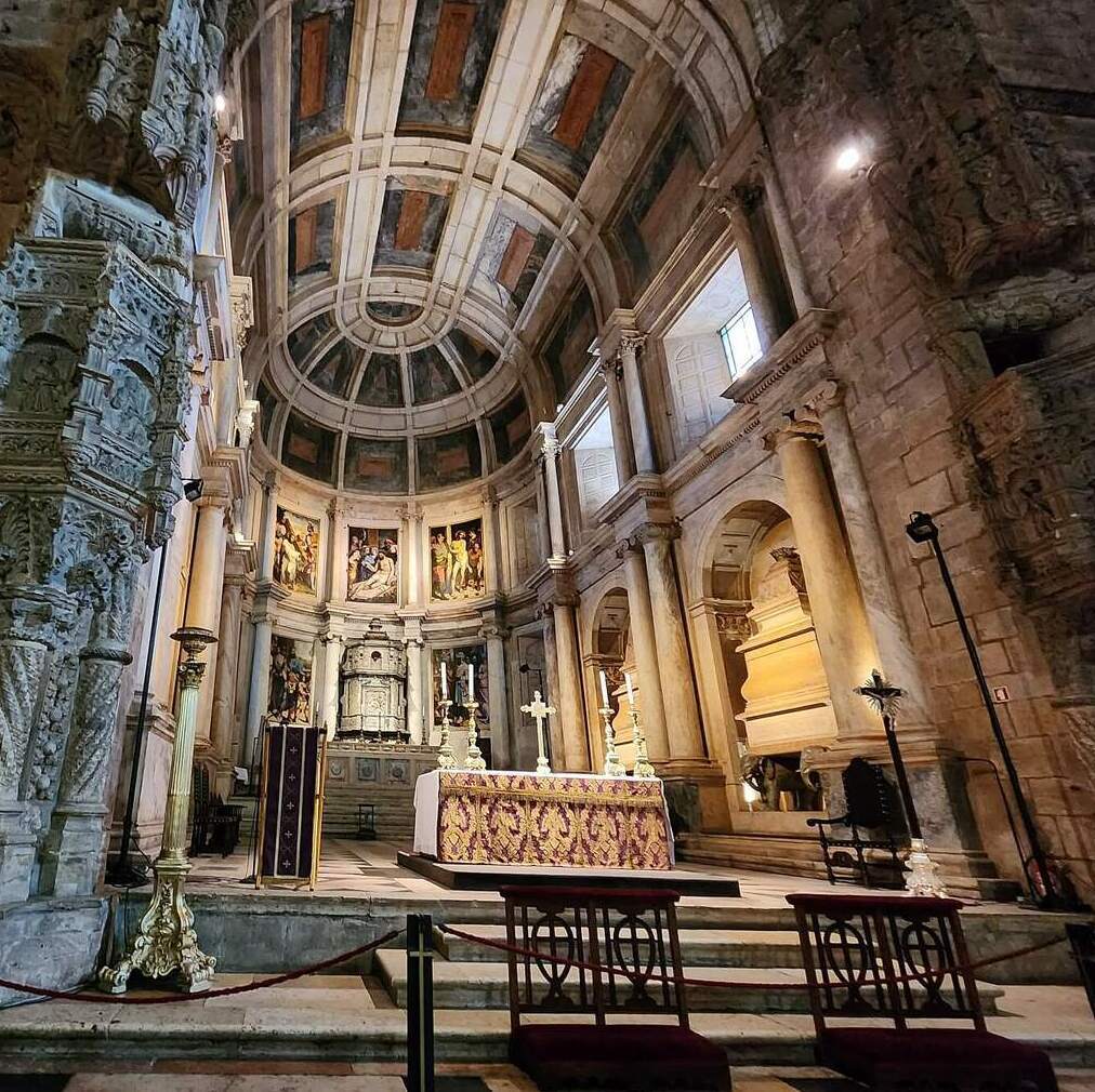 Величественный алтарь и своды церкви монастыря Жеронимуш в стиле мануэлино. ⭐ Культурное наследие ⭐ с Игорем Зориным.