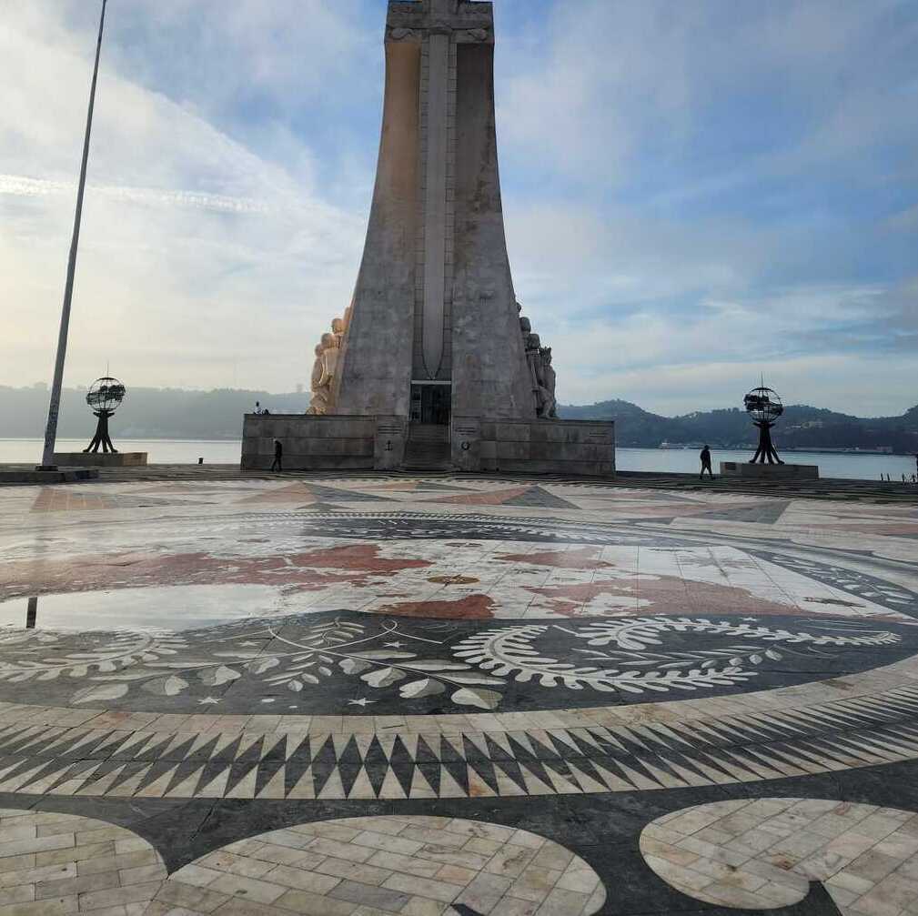 Монументальный Памятник Первооткрывателям и роза ветров в Лиссабоне. ⭐ Экскурсии по Белену ⭐ с лицензированным гидом.