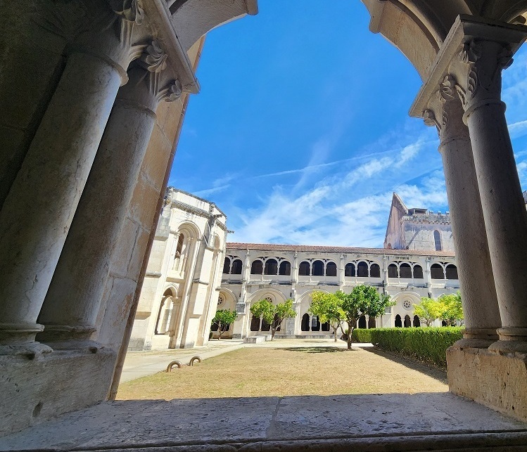 Гид в Назаре Игорь Зорин — смотровая площадка Ситиу и гигантские волны в рамках 4-дневного тура.