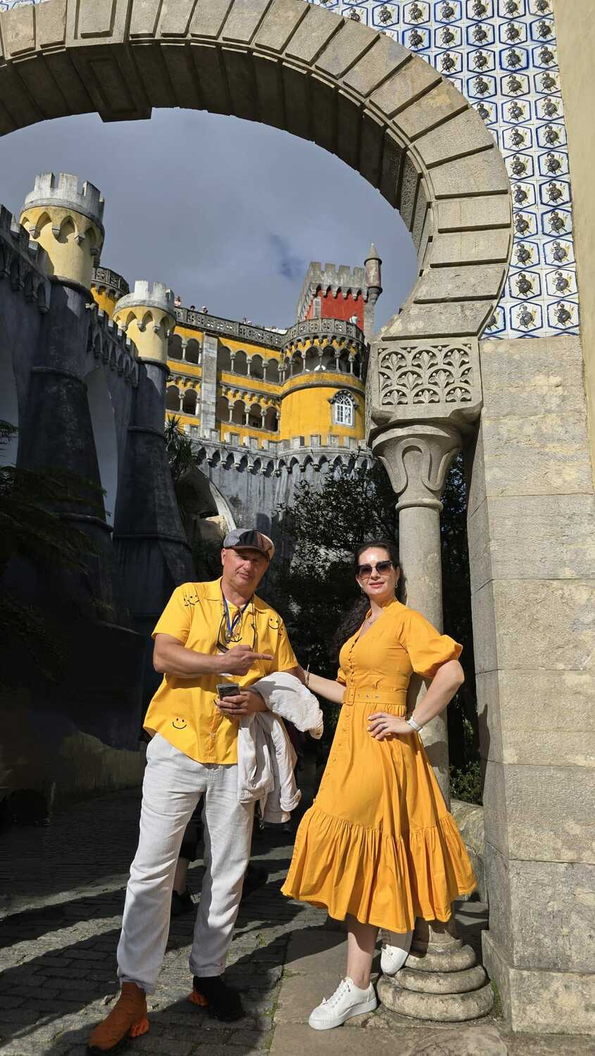 Рабочий момент путешествия Совместное путешествие с гостями по Португалии