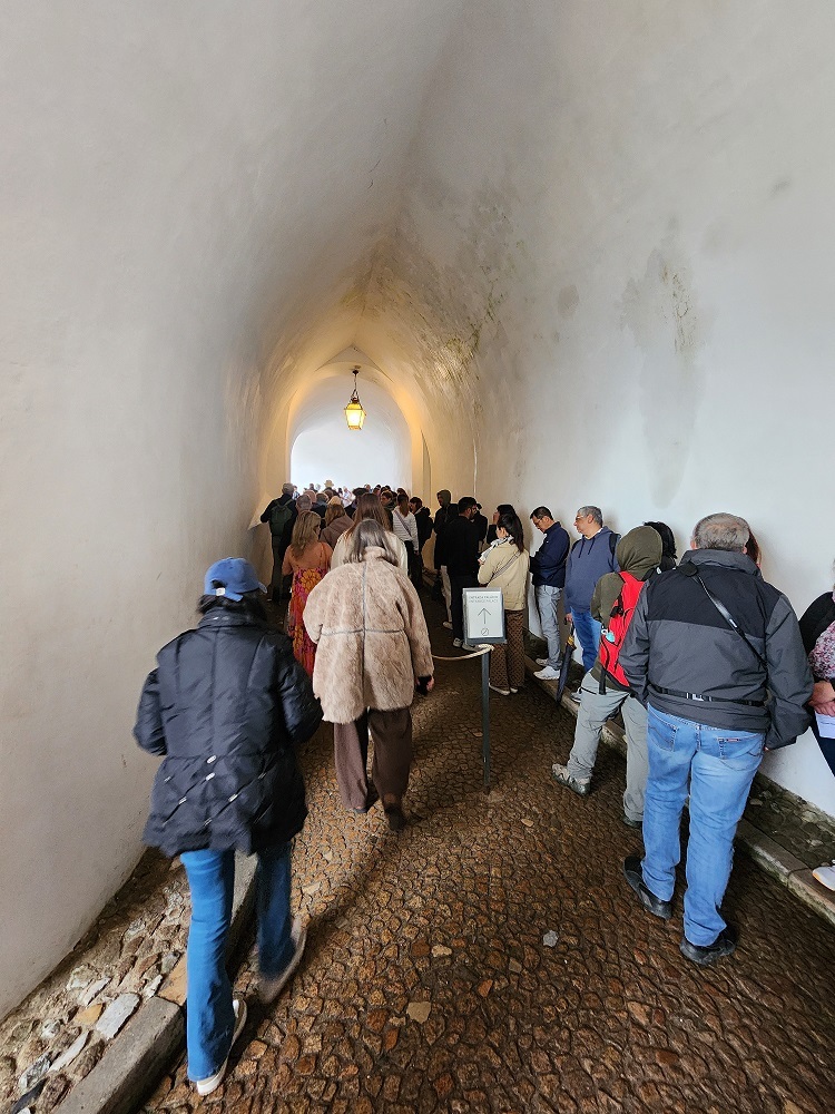 Очередь туристов во Дворец Пена Синтра 2026