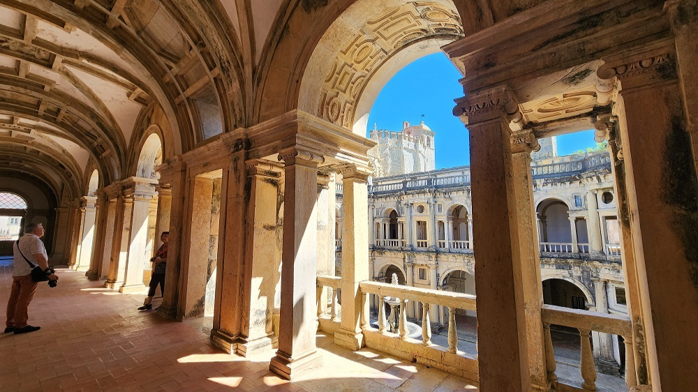 Клуатр Жуана III в Конвенту-де-Кришту авторский маршрут Игоря Зорина