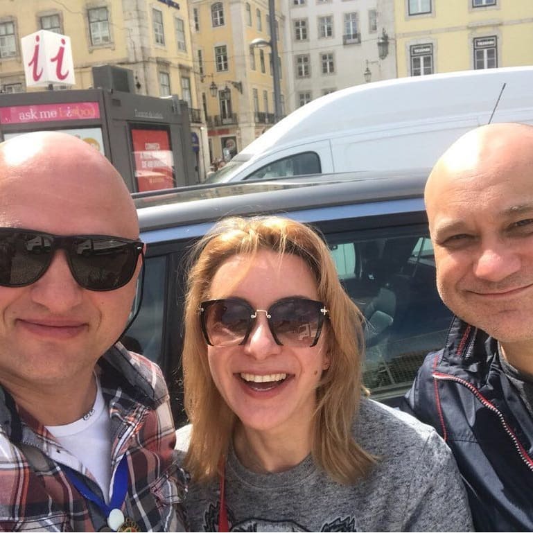 Рабочий момент путешествия Игорь Зорин с путешественниками во время маршрута по Португалии